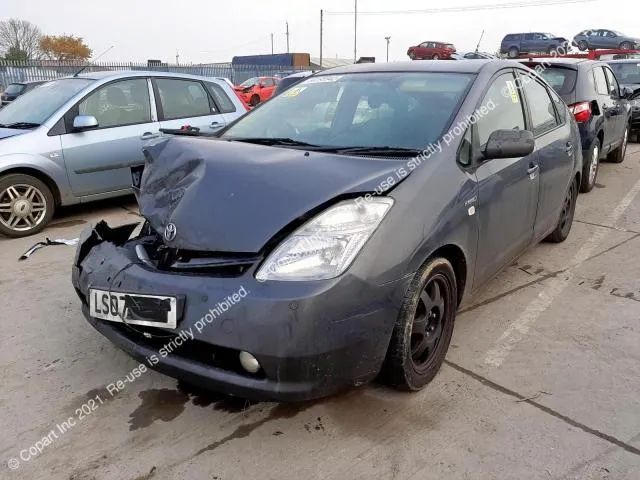 Dezmembrez Toyota Prius 2 hybrid