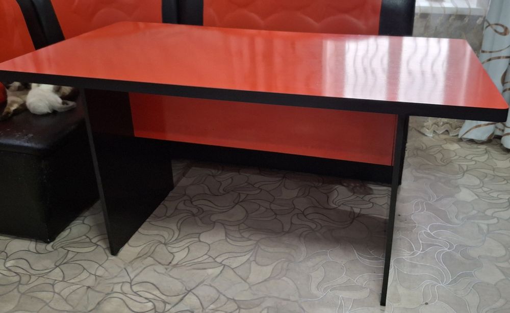 Продам обеденный стол