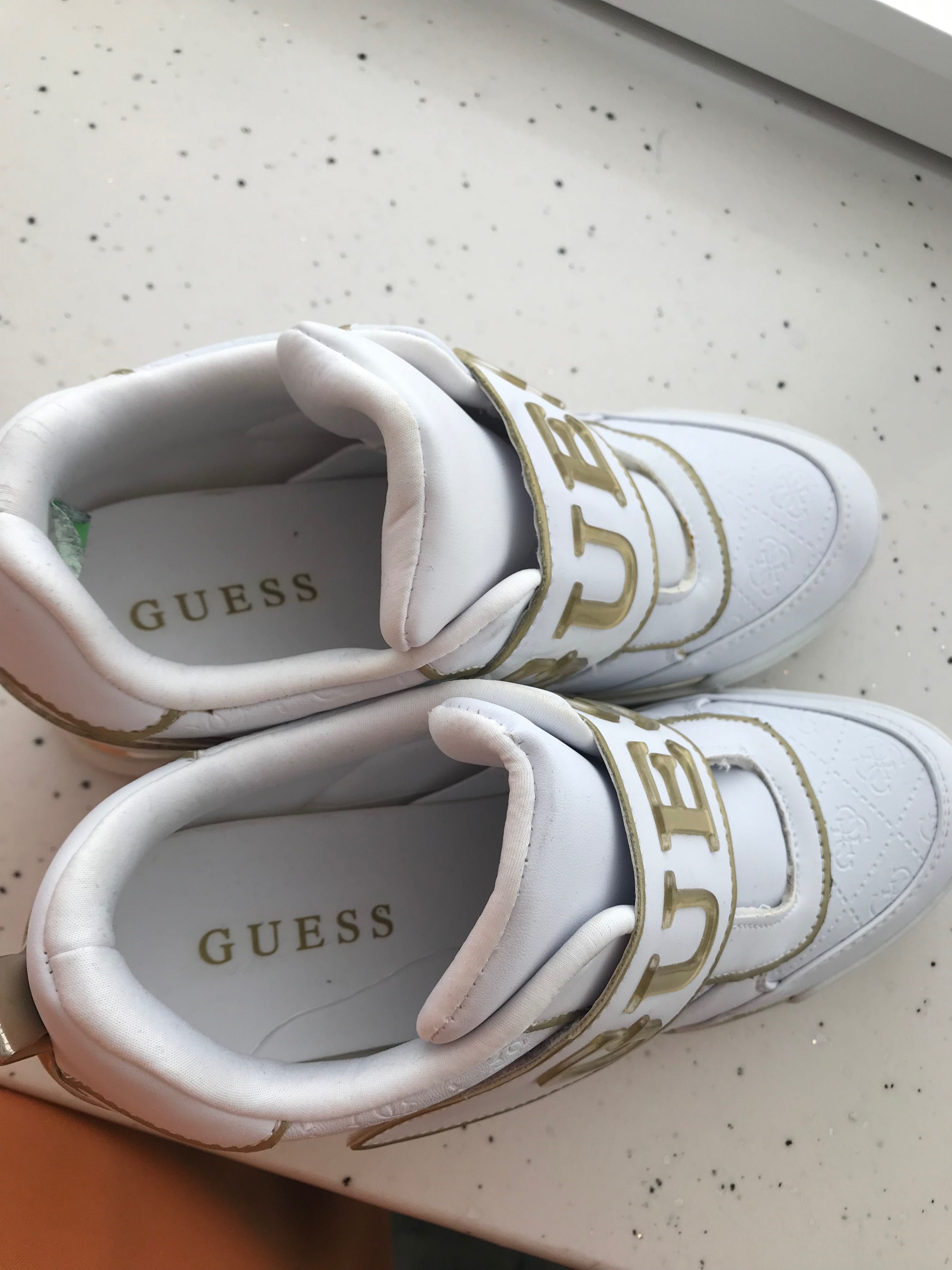 Обувки GUESS Чисто нови