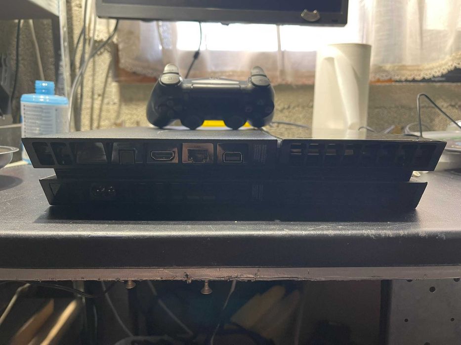 Consola Sony PS4 PlayStation 4 + Controller + GTA V, stare bună