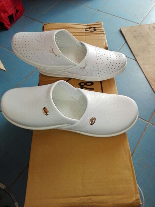 Papuci (saboti) dama