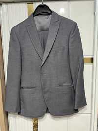 Продается классический мужской костюм тройка серого цвета размер 44