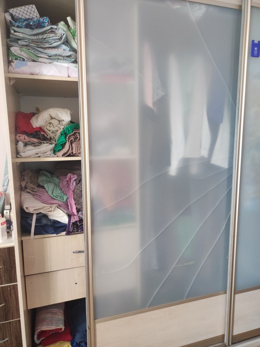 Продается шифоньер купе