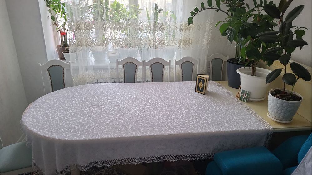 В связи с переездом продается стол 5 м