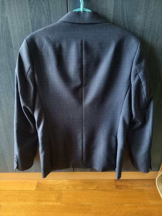 Sacou bărbătesc albastru cu cravată albastră