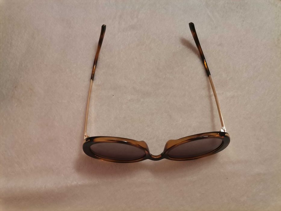 Продавам слънчеви очила