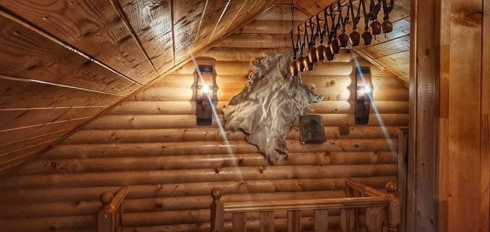 Стенни лампи аплици от автентични реставрирани бъчви с дървени чашки