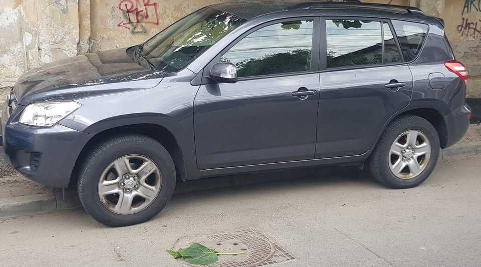 Toyota RAV4 2009 – Ideal pentru aventuri și oraș!