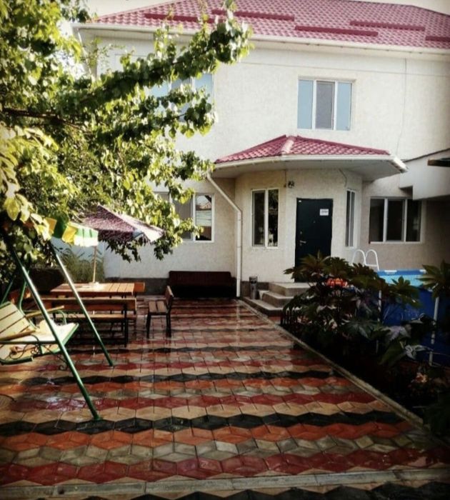 Продаются 2 дома на 1 участке