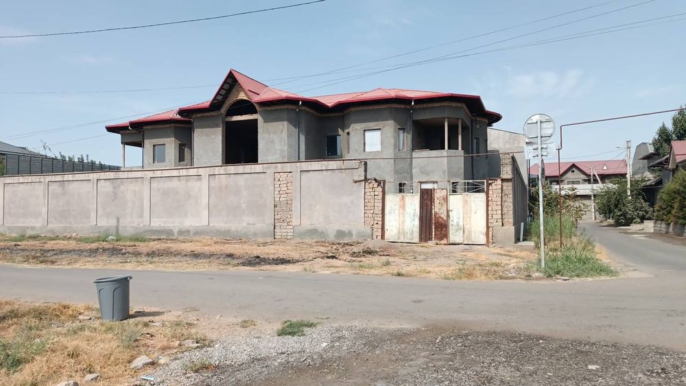 Хасанбой. 12-соток. 16-ком. 3-этажный. Фасад 40/30. Можно в рассрочку.