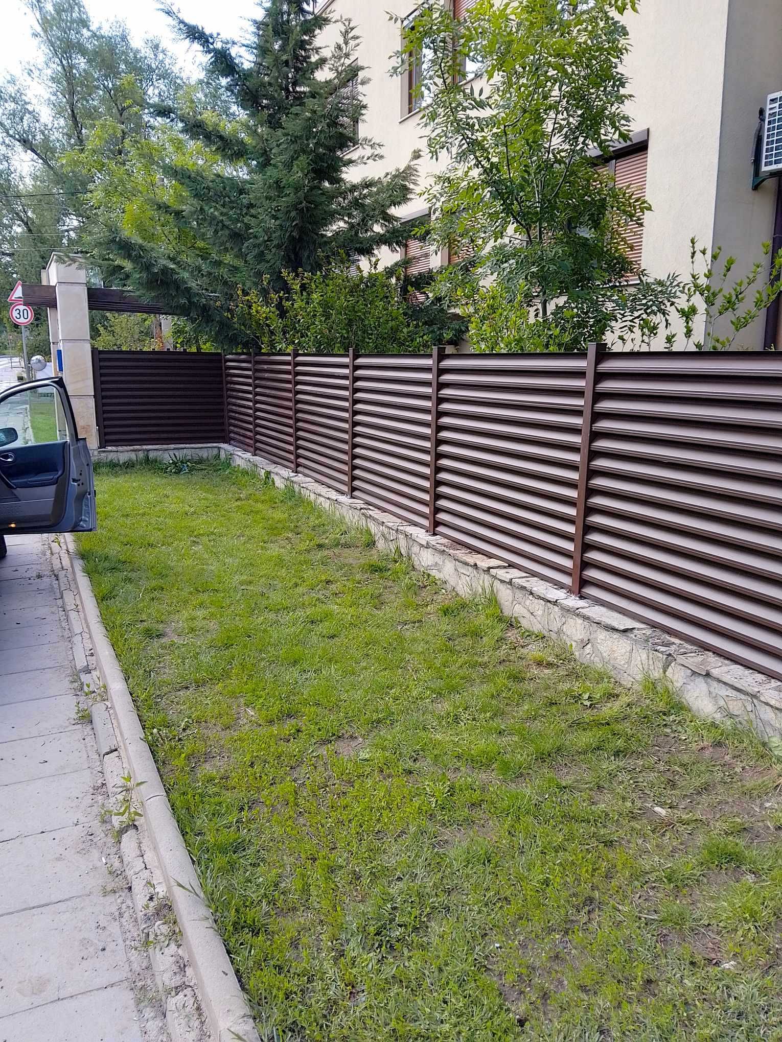 Оградни пана и врати тип щора