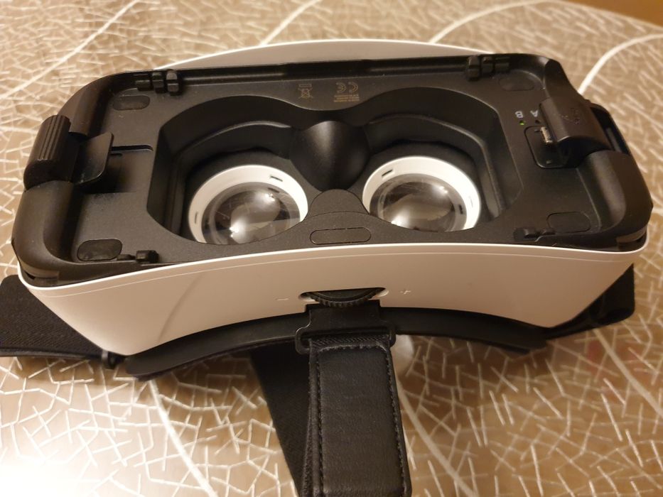 Очила за виртуална реалност Samsung Gear VR