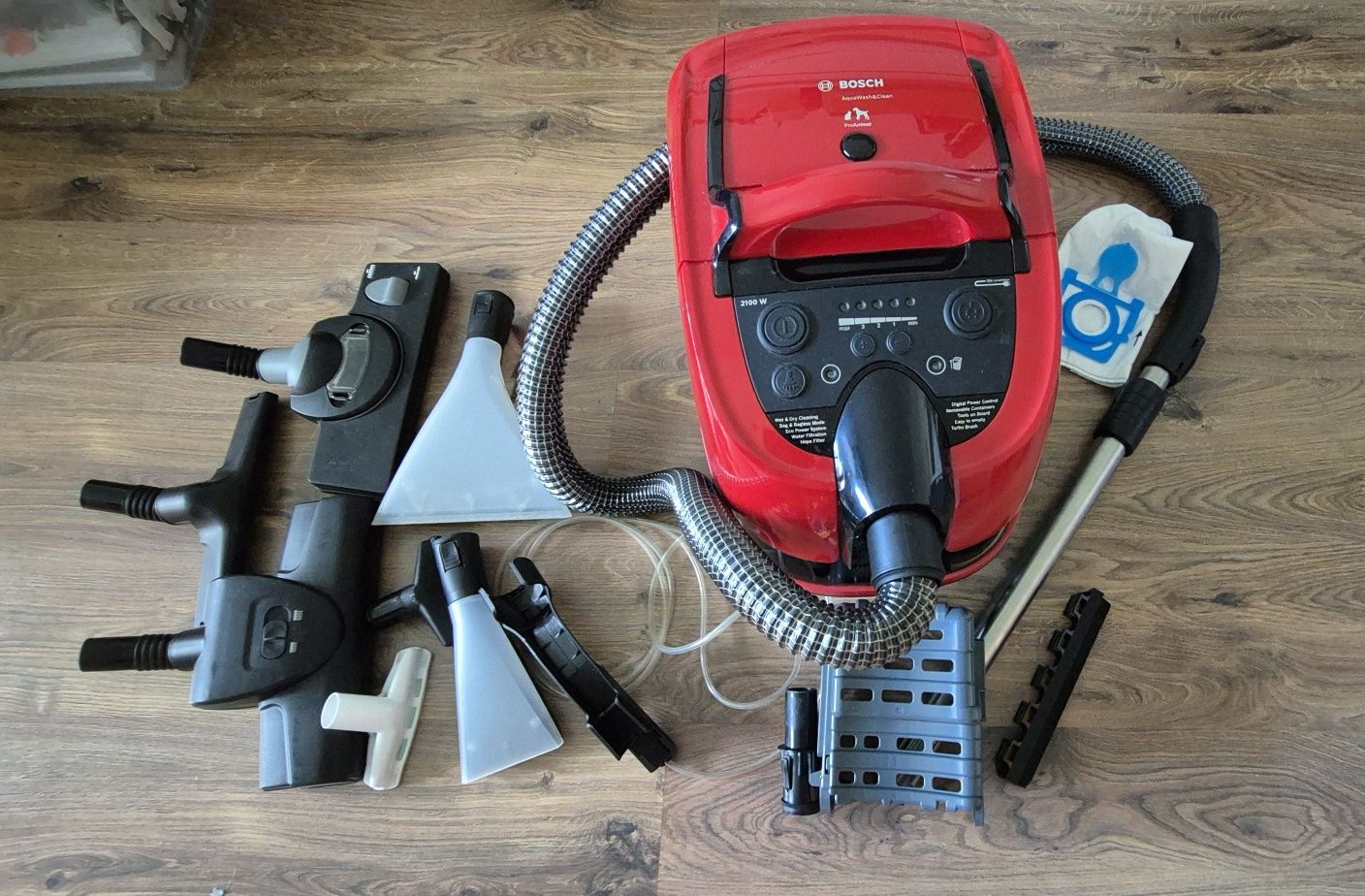 Aspirator Bosch cu spalare BWD421PET 2100 W