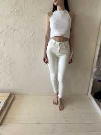 Продам белые скини джинсы