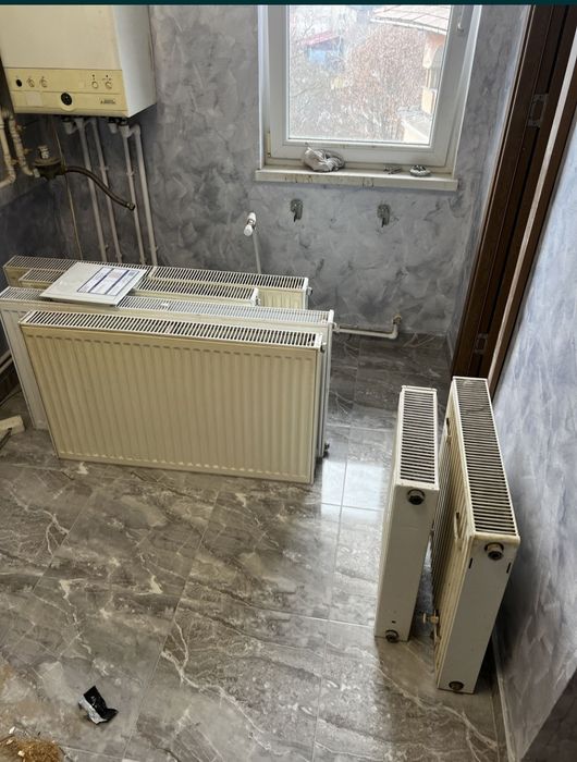 Vând 2  calorifere oțel, 150 de lei buc.