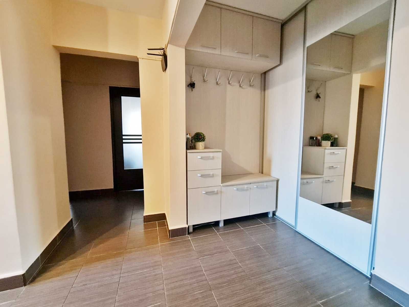 Vand apartament 3 camere in Nufarul