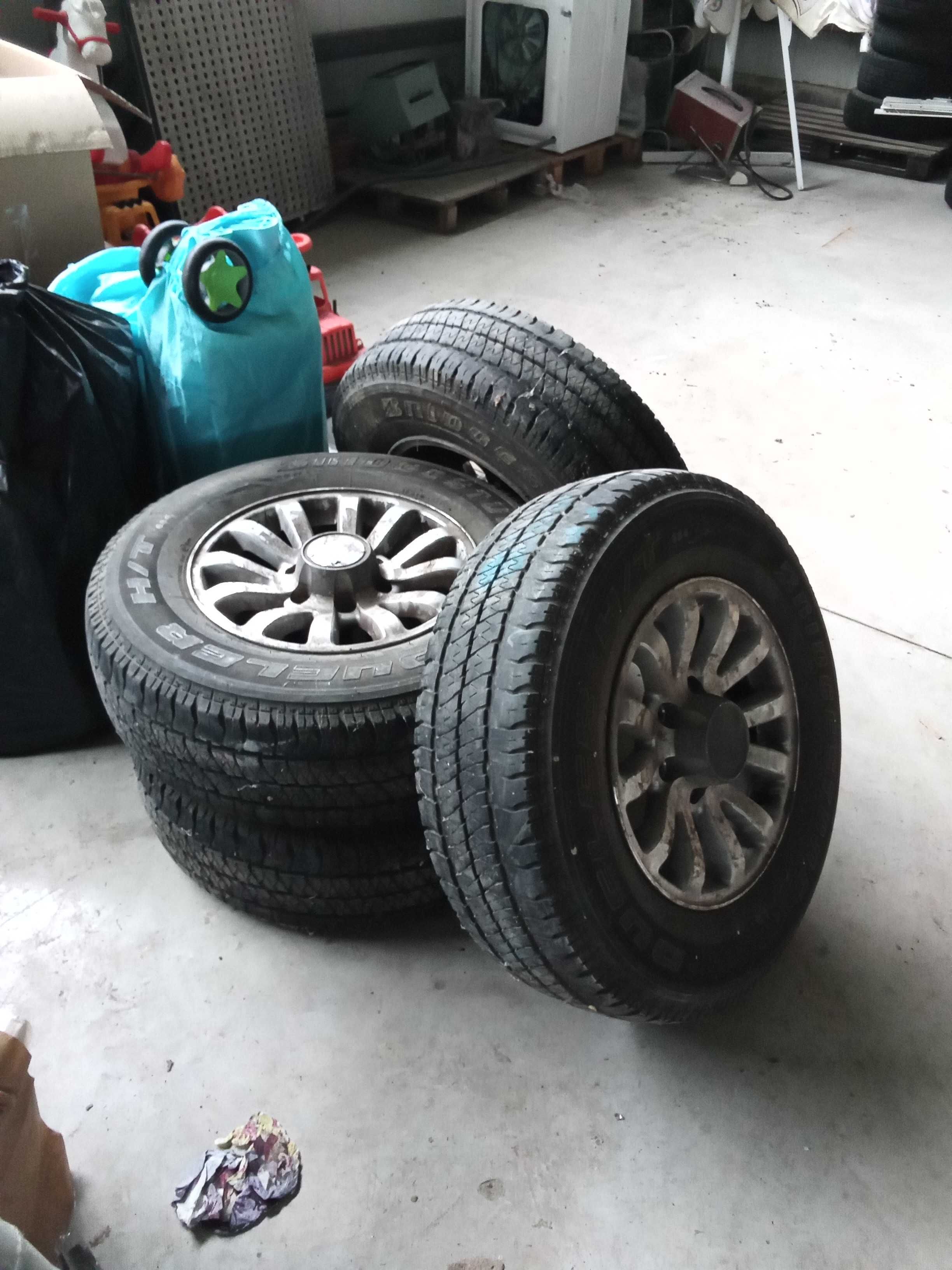 Джанти с гуми за джип ISUZU Bridgestone 245/70/16