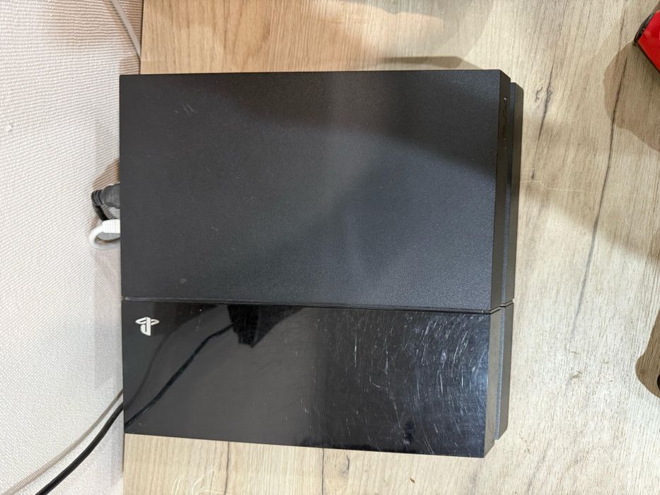 Пс4 в рабочем состоянии и ещё в комплекте 11 дисков