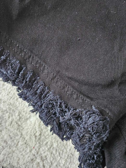 Pantaloni scurti de blugi