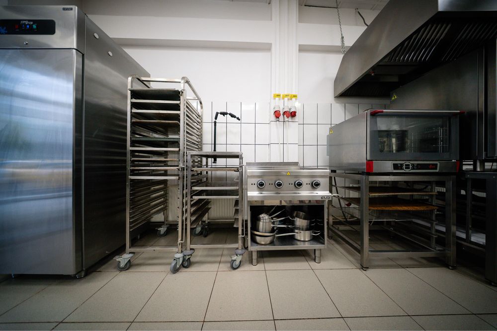 Laborator de cofetarie complet echipat, functional, autorizat