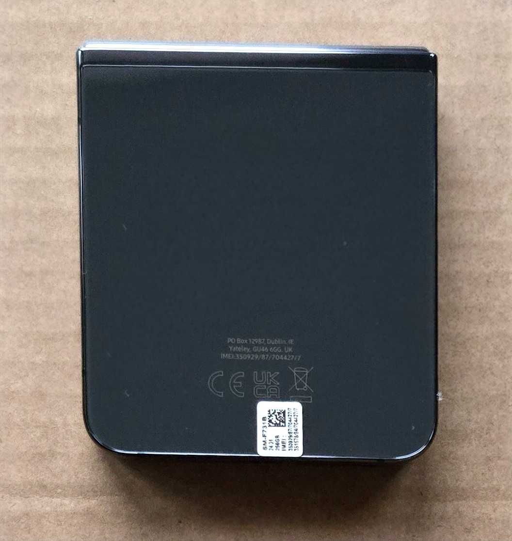 Samsung Galaxy Z FLIP 5 256 GB Black-остатъчна гаранция и калъф