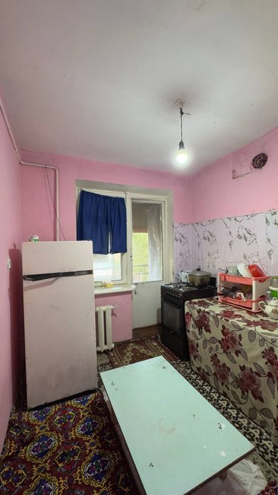 Срочно продаётся вдоль дороги 2х-комнатная квартира