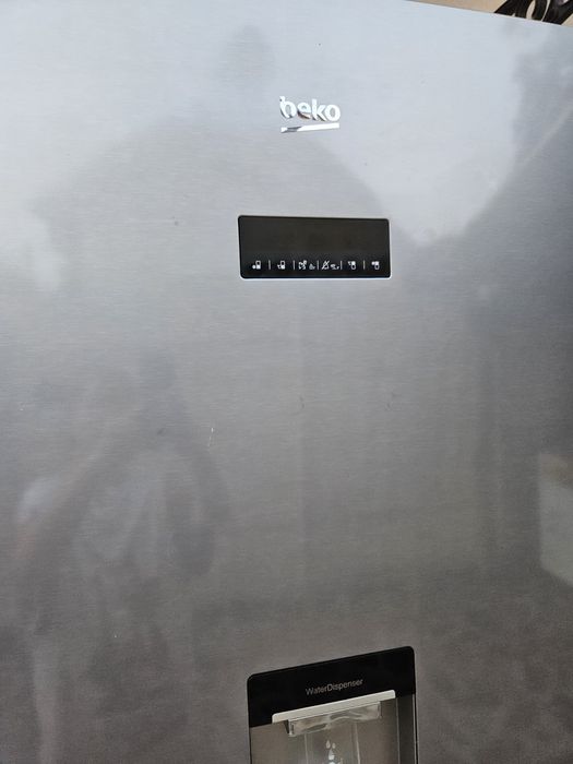 Combina frigorifica Beko defecta