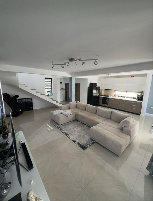 Vand casa cu piscina in Comuna Berceni