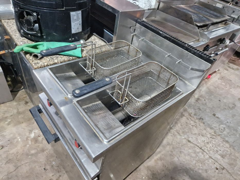 Friteuza dubla pe gaz , capacitate mare, sau pe.curent