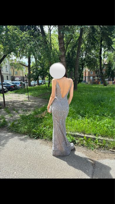 Бална рокля с гол гръб