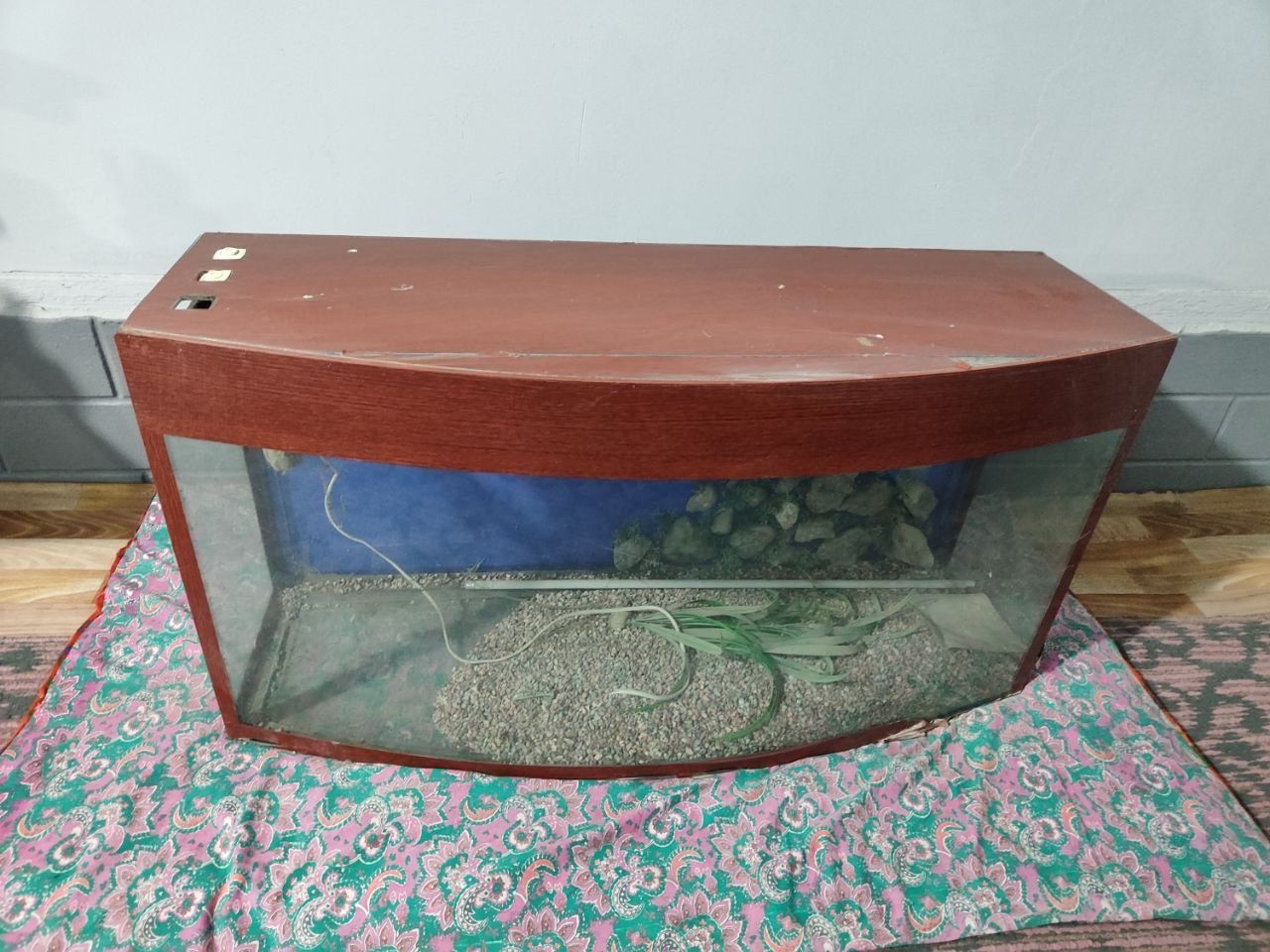 Продам аквариум большой для рыб и акулы!
