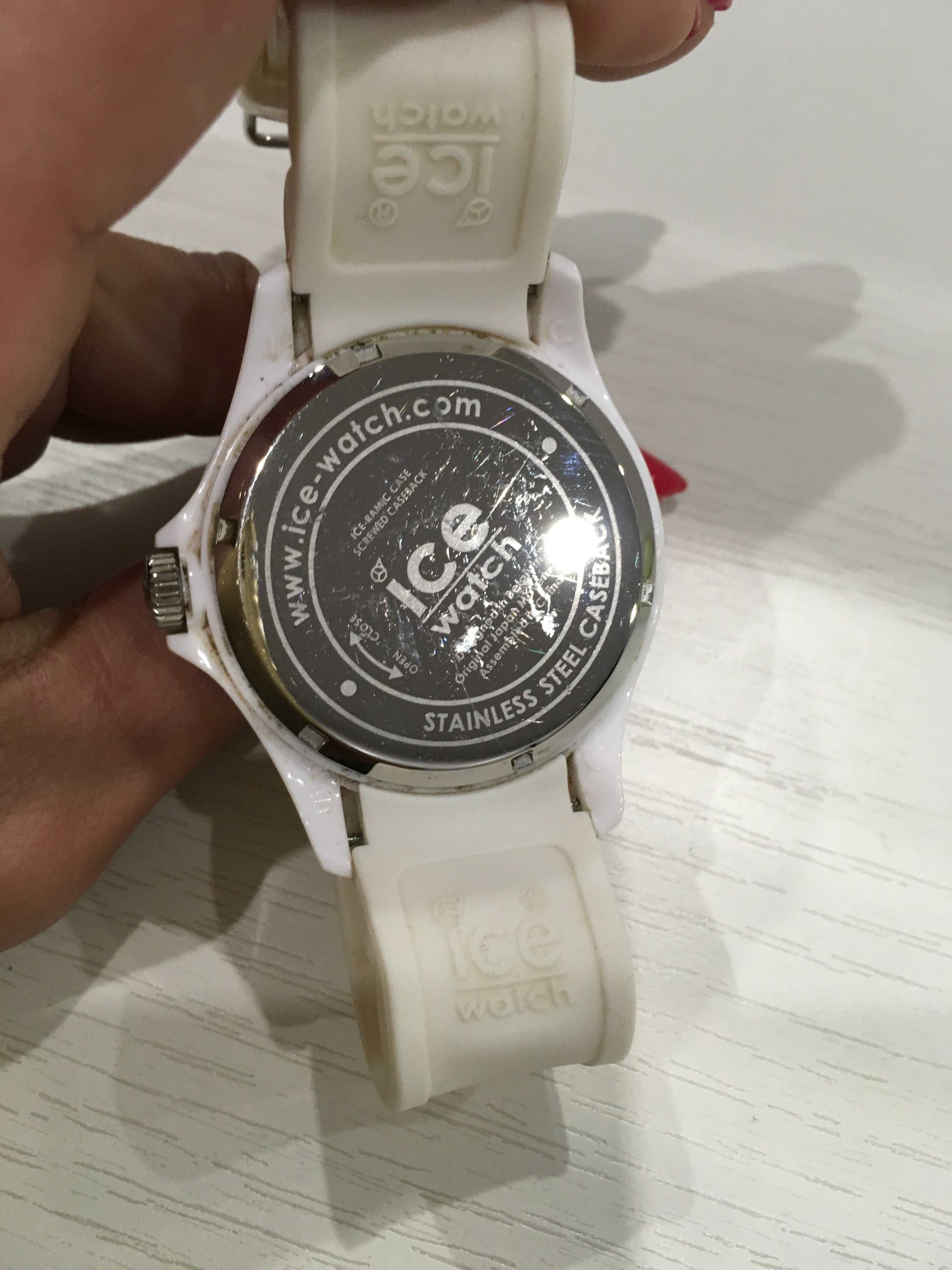 ICE WATCH унисекс часовник в бяло