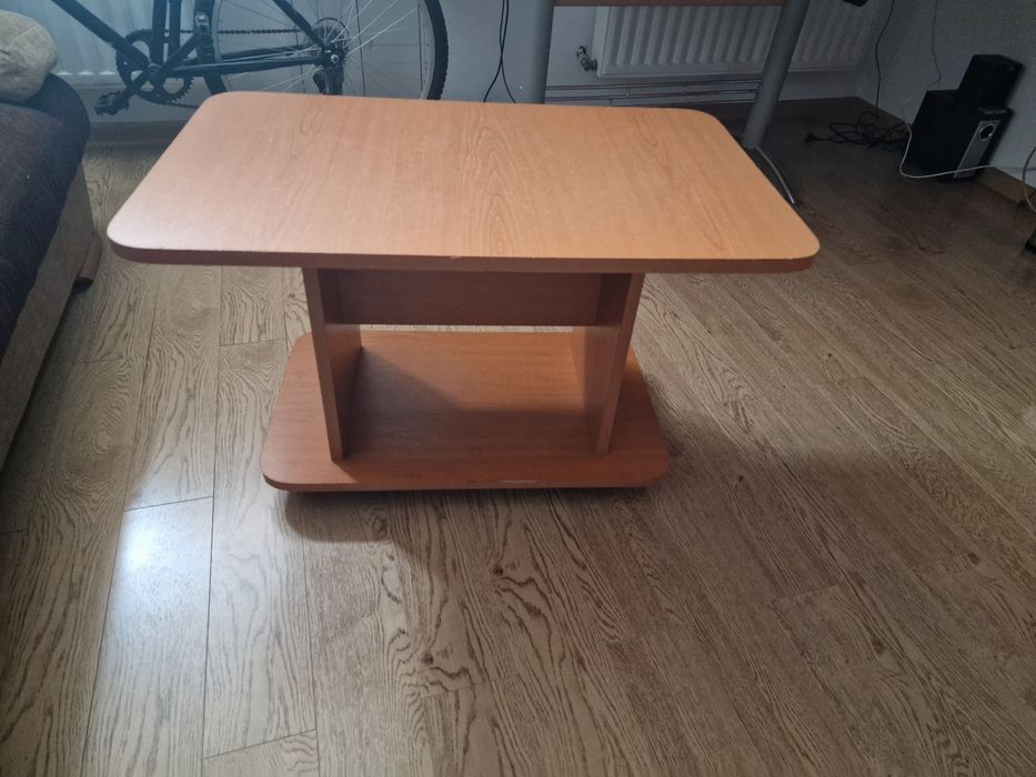 Vând măsuță de cafea cu rotile