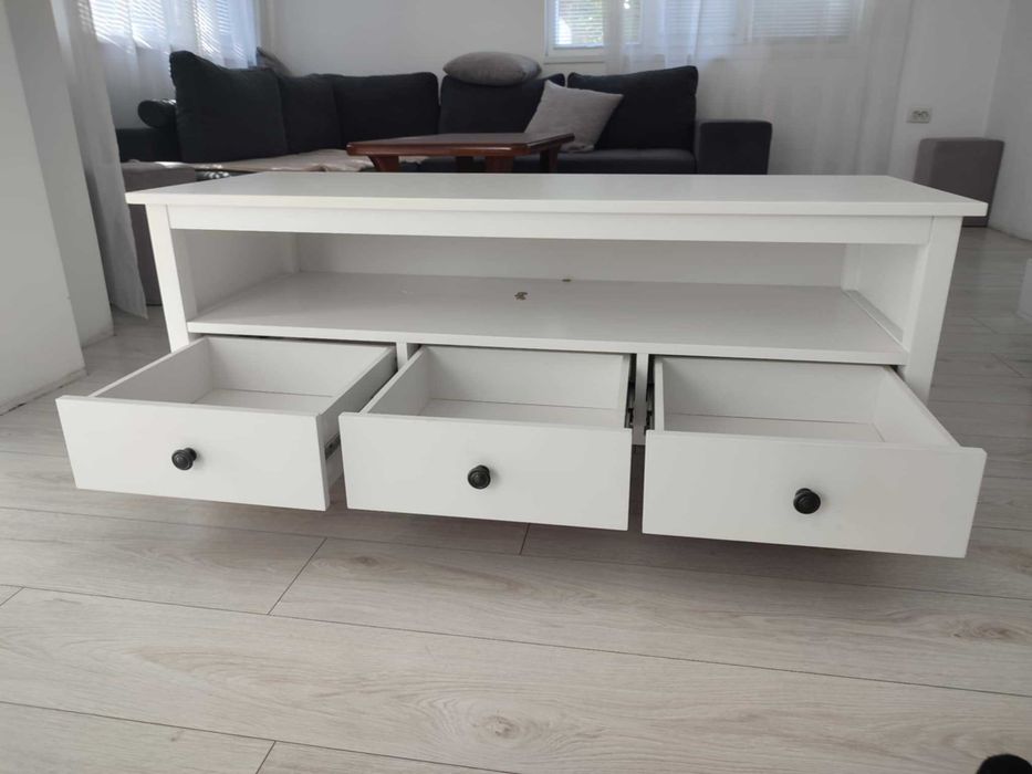 Поставка за телевизор . Бял с три отделни шкафа