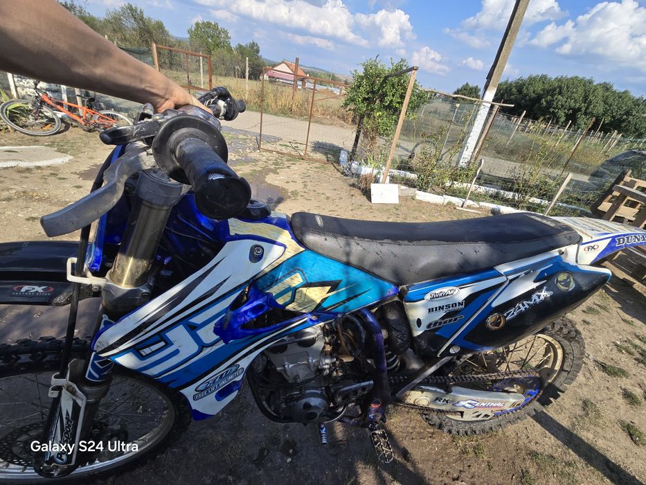 Vând Yamaha yzf 250cc
45cai 
Pinion lanț NOU
Garnitura de Carter NOU
S