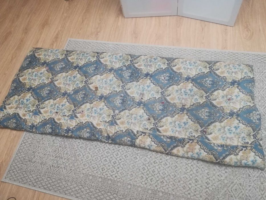 Продам ватный  матрас.  Продам Светильник, продам пледы 2 шт.