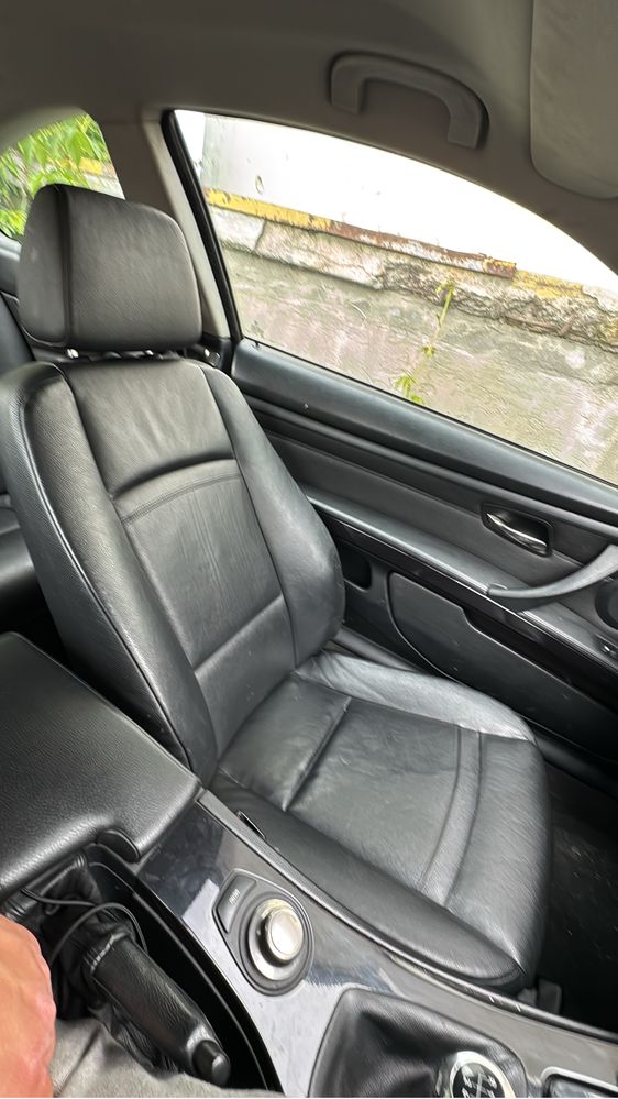 Dezmembrez bmw e92 320d 177cp manual , faruri stopuri bara capota