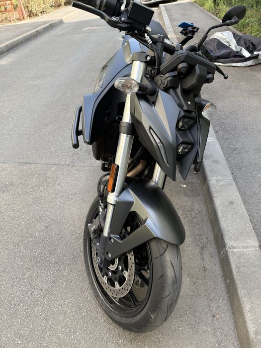 Motocicleta Suzuki GSX-8S