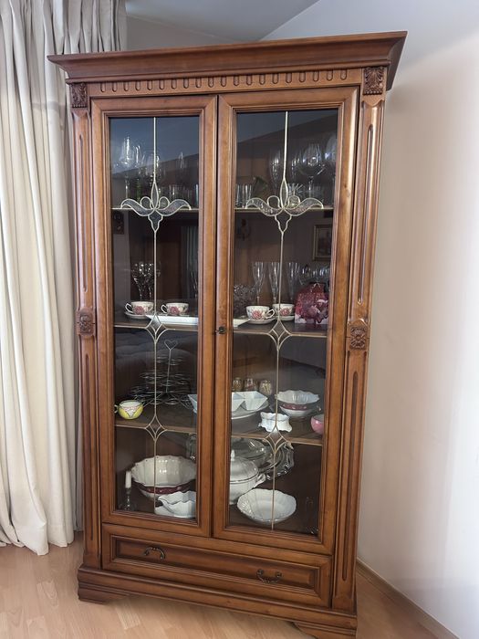 Класически мебели сет с маса за хранене