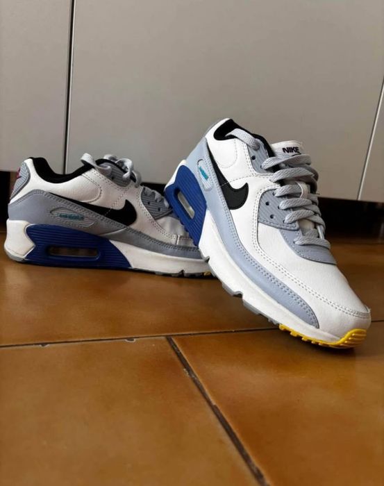 Vand adidasi nike si puma