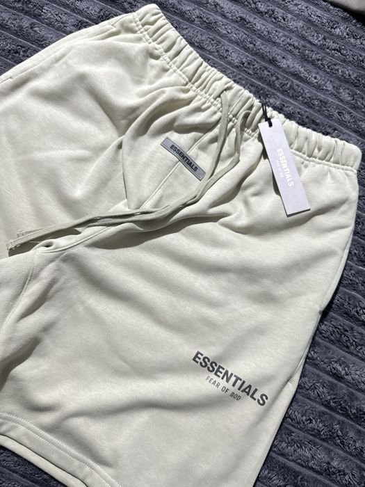 Pantaloni scurti essentials marimea Xl