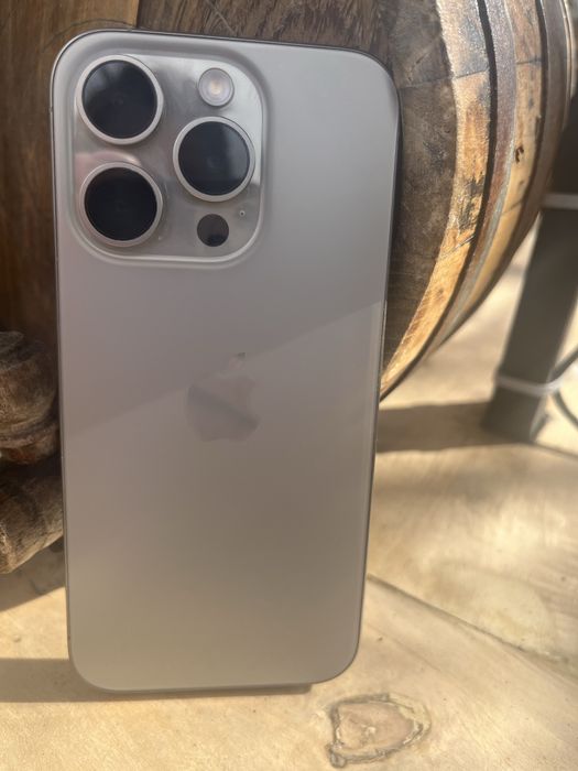 Продавам iphone 15pro