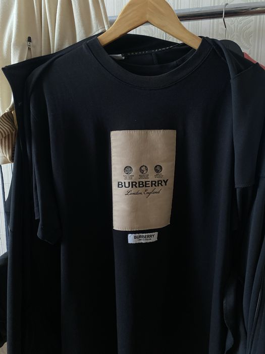 Срочно продам оригинальную футболку Burberry.