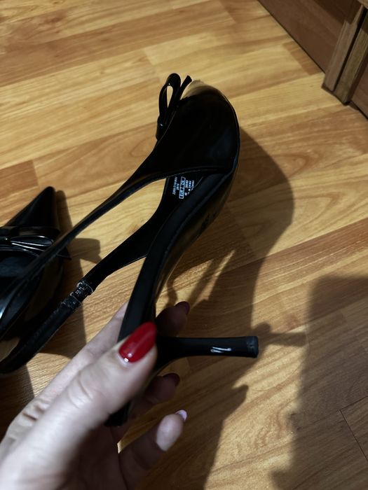 Елегантни обувки на нисък ток