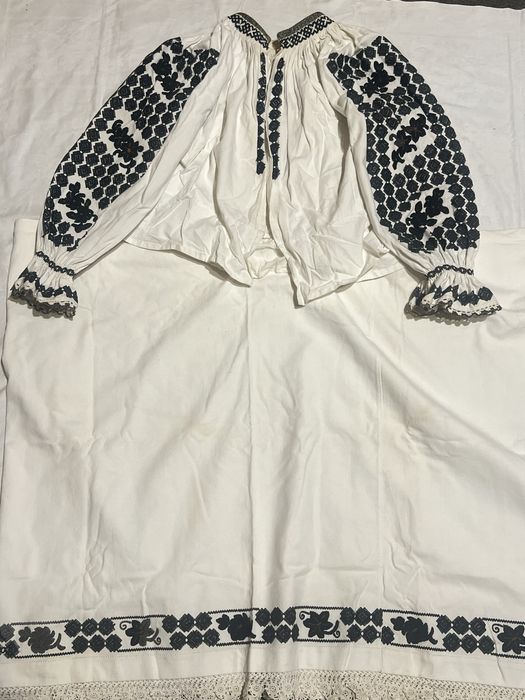 ie si poale traditionale foarte vechi peste 100 de ani