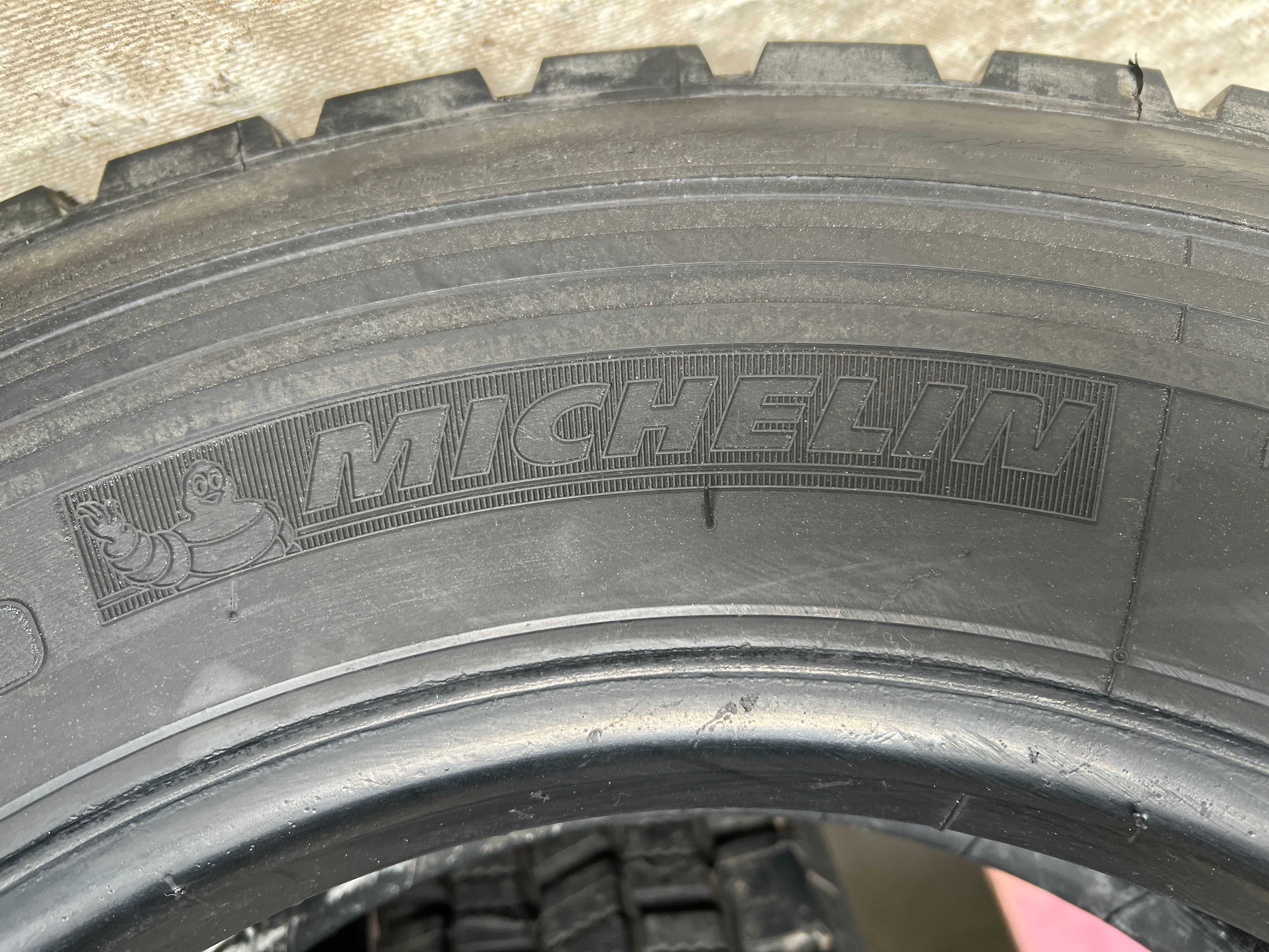 2 товарни гуми НОВ-Регенерат 205/75R17.5 Michelin Recamic 124/122M M+S