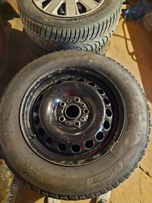 Vand 4 roti de iarna in stare foarte buna cu jante de tabla