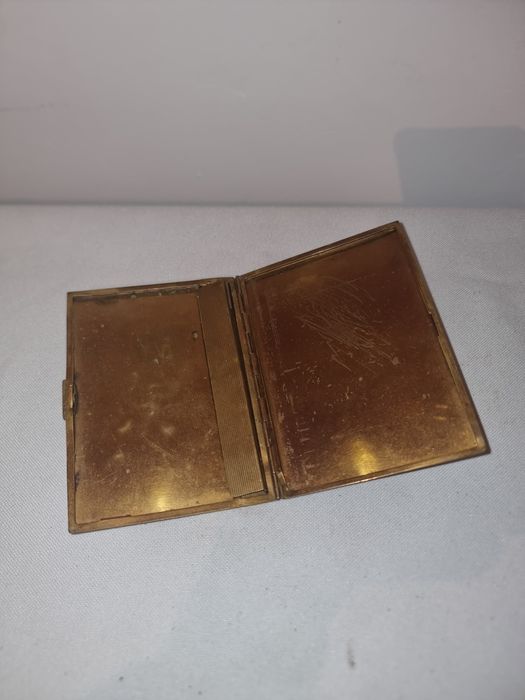 Tabacheră vintage metalică cu hartă gravată – colecție