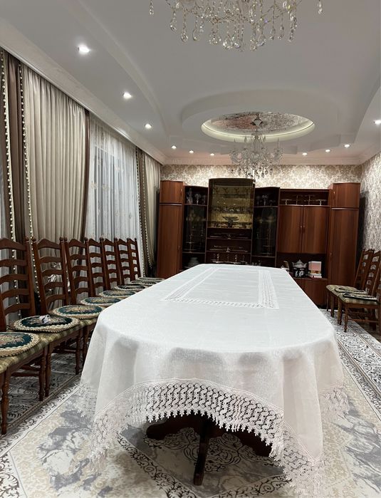 Стол со стульями, горка, комод