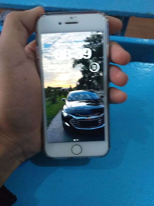 Iphone 8  64 gb ideal